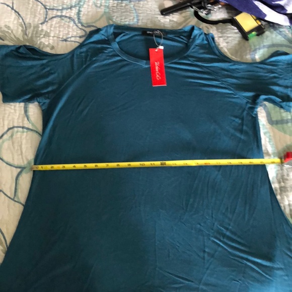 Teal open shoulder t-shirt. (XXL) - Picture 3 of 7